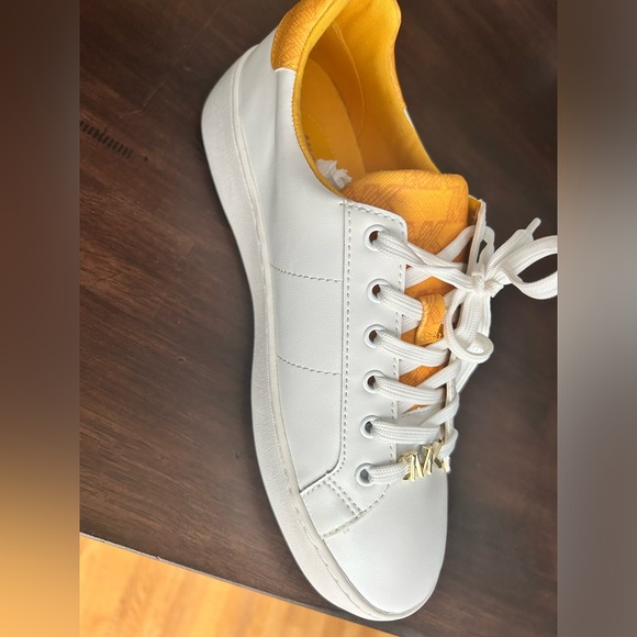 BNIB Michael KORS Poppy Logo Charm Sneakers // Size 8.5 - Picture 5 of 6